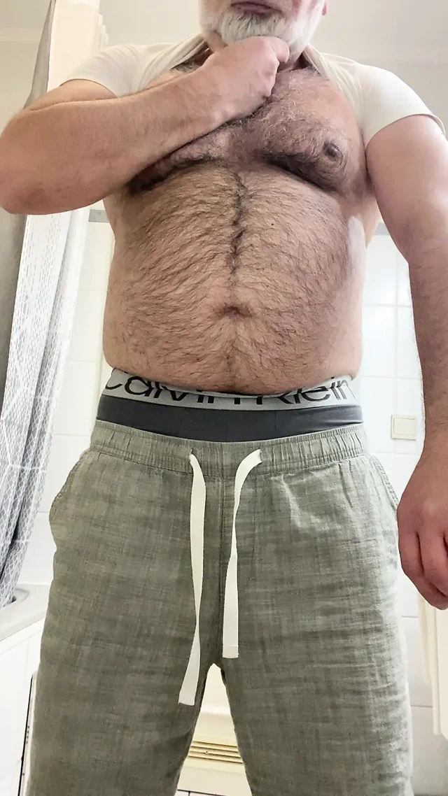 Aç küçük canavar ayı