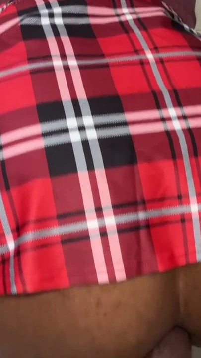 Etekli Crossdresser Götüne Dildo Sokuyor | Bölüm 1