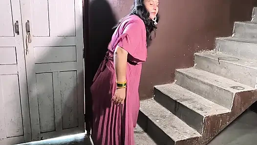 Üvey anne üvey oğlu azgın orta yaşlı seksi kadınla sikişiyor