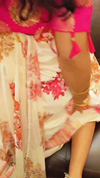 Hintli büyük zenci yarağı güzel üvey kız kardeşini sikiyor sert Hintçe net ses seks, Hintli üvey erkek kardeş ateşli kız kardeşinin sıkı amını sikiyor | Klip 2