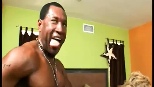 Büyükanne heyecanlı tarafından emme ve kahrolası kalın siyah dong