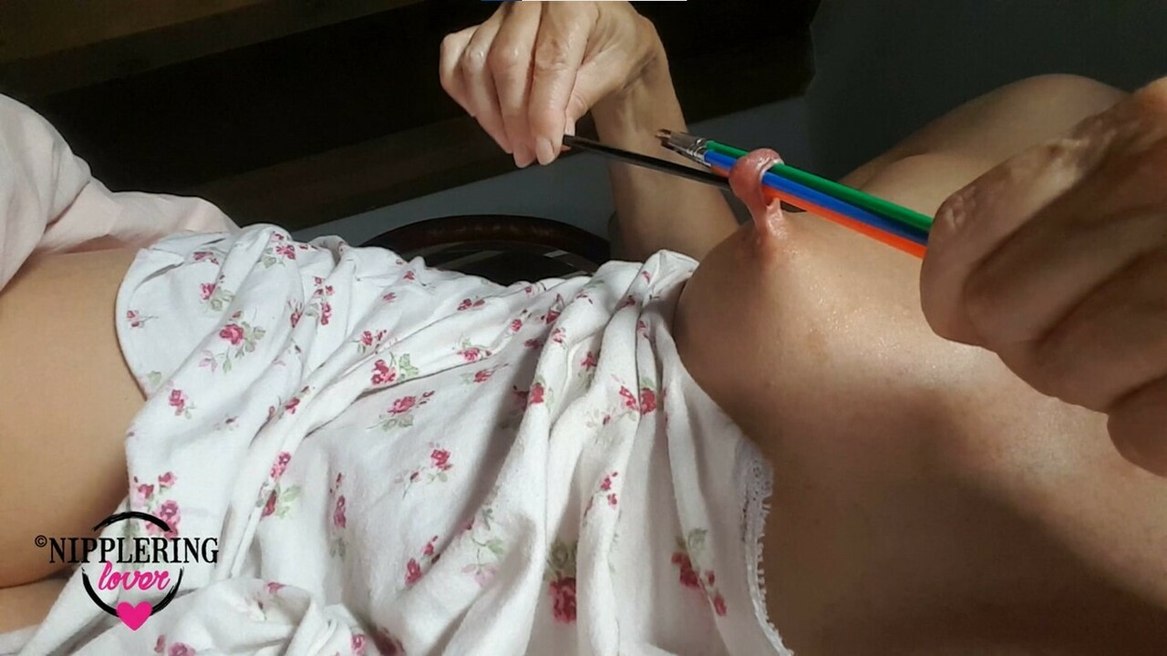 Nippleringlover azgın milf aşırı gergin meme piercing birden fazla sopa ekleme
