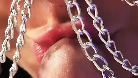Yalama Kraliçesi Güçlü Bir Sperm Patlamasına Neden Oluyor
