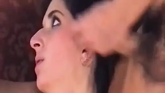 Almanya'dan bu hatun iki nasıl memnun etmeyi biliyor