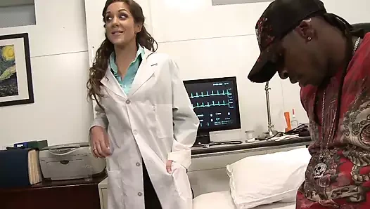 Kiera King ile deneyimli bir kadın ile ırklararası video