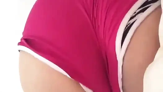 Pembe şortlu zengin arkadaşım sikişiyor