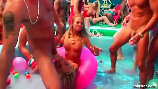 Muhteşem seks bebekleri kahrolası içinde kamu