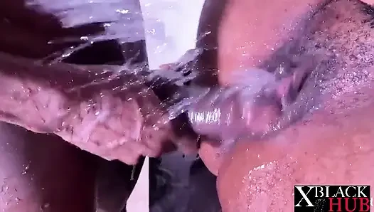 Yağmur yağdırmak için amını sert sikiyorum