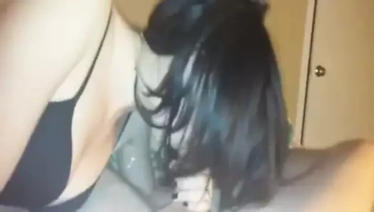 Esmer kadın sakso çekiyor