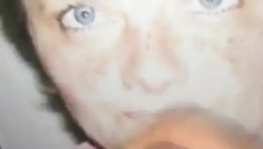 Kirli konuşma boşalmak haraç için bir sürtük ev hanımı tarafından gertob