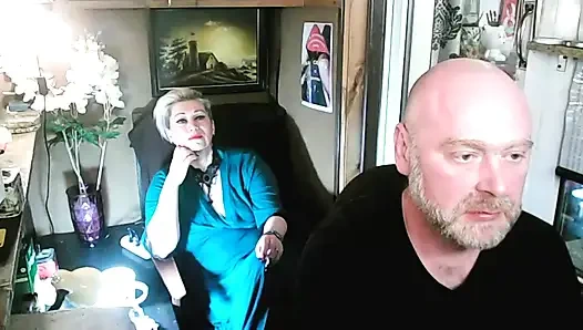 Sevgili sürtük karısının meme uçları, amcığı ve ağzıyla tehlikeli samimi oyunlar, halka açık))