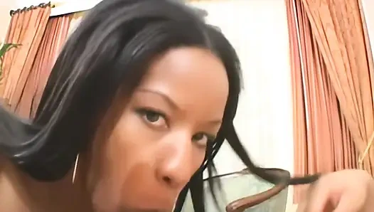 Eski bir model kendini pornoya atıyor