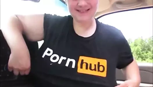 Ben ona ilk oral seks verdim ve halka onun boşalmasını yuttum