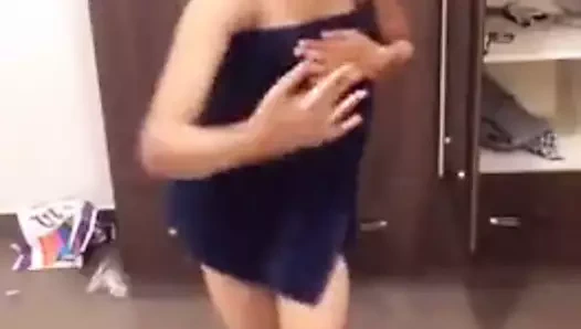 Hintli kız çıplak