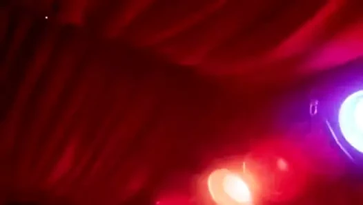 Dünyanın en büyük göğüsleri yaşlı bir adamın gözlerini kamaştırıyor (1970'ler vintage)