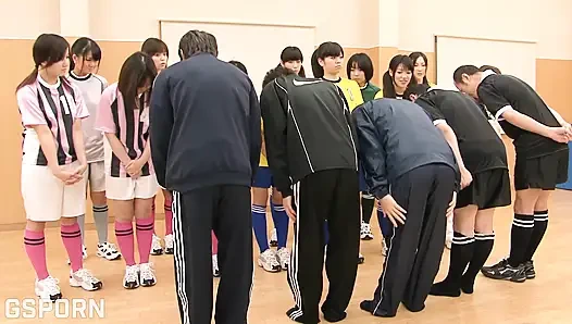 Mega jav okul gerçeklik oyunu bir sürü seksi Japon gençle sikişiyor