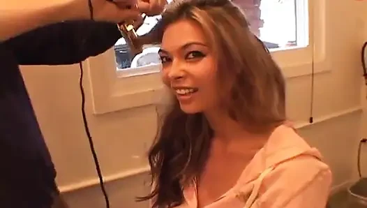 Tera Patrick'in yer aldığı saç şekillendirme seansı