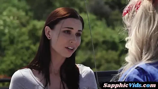 Busty puma oral olarak saf hatun tarafından memnun