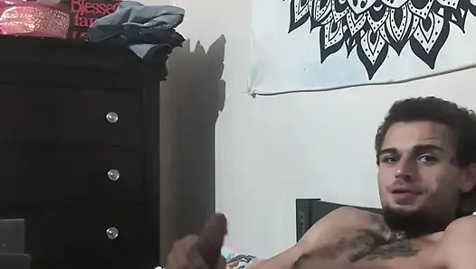 Evli kadın ıslak sakso çekiyor ve boşalana kadar kocasına biniyor