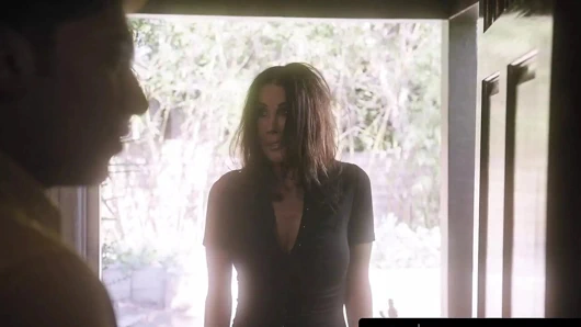 Saf tabu Reagan Foxx'un doppelganger Shay Sights onu buldu ve üvey ailesini mahvetmeye hazır