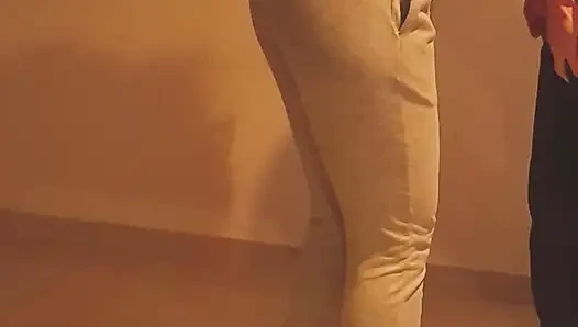 Maskeli ateşli evli kadın arkadaşına söz verdiği sakso ve meme sikişi veriyor