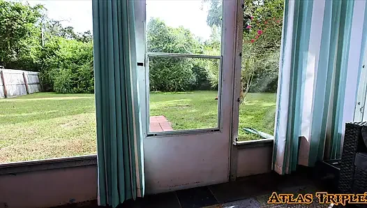 Sürtük orta yaşlı seksi kadın polis kaçak mahkumu yakalıyor ve sonra onu sikiyor