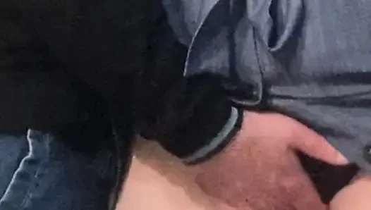 Omg!!! Yabancının kirli parmakları amcığını ovuyor