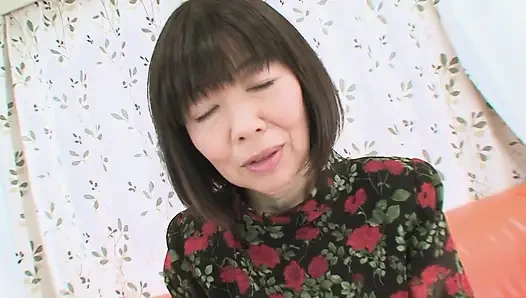 Hairy pussy Asian MILF fucks casting dick