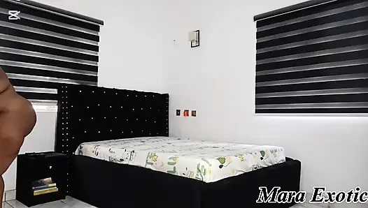Ev temizleme orta yaşlı seksi kadın rutini - yatağımın götünü çıplak yapmamı izle...
