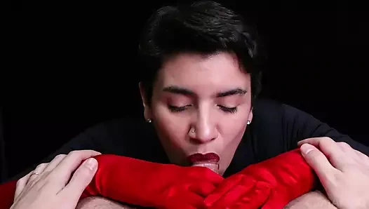 Kırmızı opera eldivenlerine boşalma