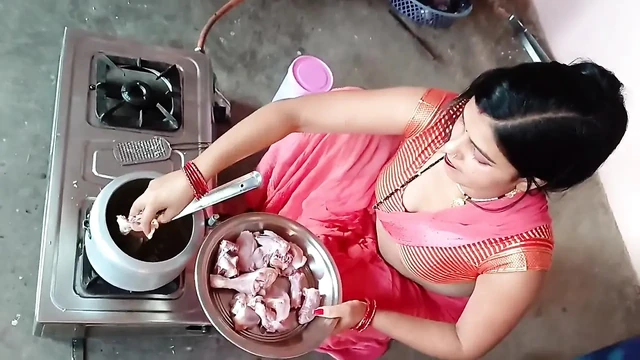 Genç üvey erkek kardeşinin ateşli baldızı güzelliğini gördükten sonra dinçleşti