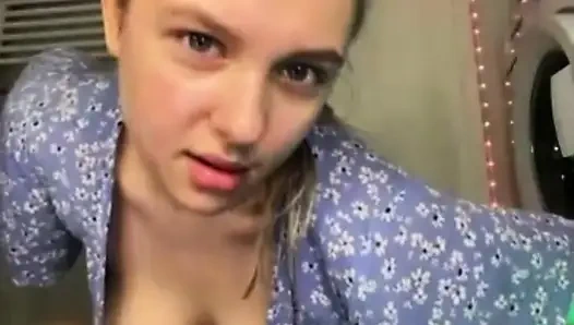 İri güzel kadın jucielussie banyoda amını parmaklıyor