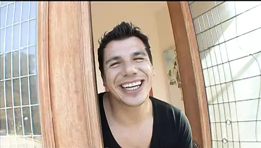 Azgın sürtük azgın delikanlının uzun yarağıyla sert sikiliyor