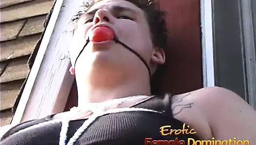 Busty esmer afet azgın bir adamla biraz eğlence var