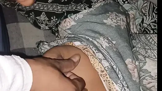Mene meri soteli bahan ko pel diya