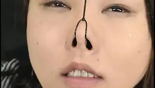 Burnunu yukarı kaldır