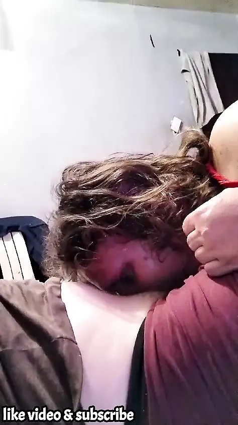 Sıcak oral seks, kedi yalama, bazı lanet ve boşalmak Ağızda