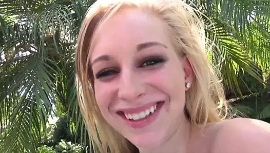 Horny dude enjoys a BJ before giving babe a bang outdoors