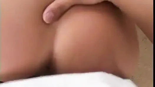 Yaramaz sarışın bebek sert oral seksten sonra götünü dölliyor