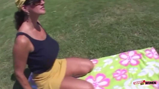 Persia Monir Samantha Stafford'un küçük amını istediğinde hayırı kabul etmeyecek