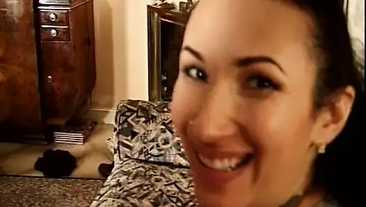 Muhteşem Fransız bebek sürtük zenci kaltakla büyük yarakları paylaşıyor