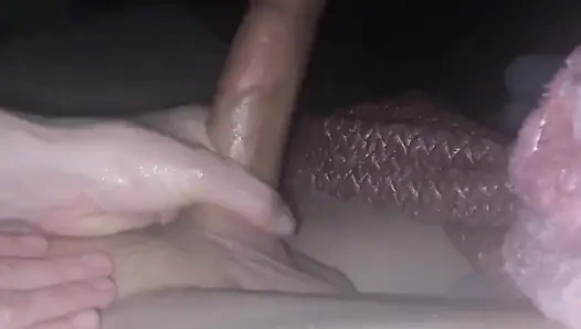 Cuma gecelerini ve hatunumla rahatlamayı seviyorum. Onun yarağını tonlarca kayganlaştırıcı ve hindistan cevizi yağıyla ovmeyi seviyorum ve sadece tapınma