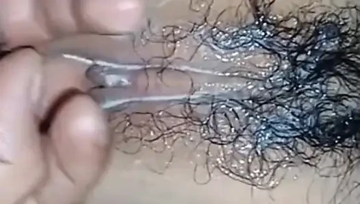 Aşka gerek yok ama yine de vücudunun sıcaklığını hissediyorum