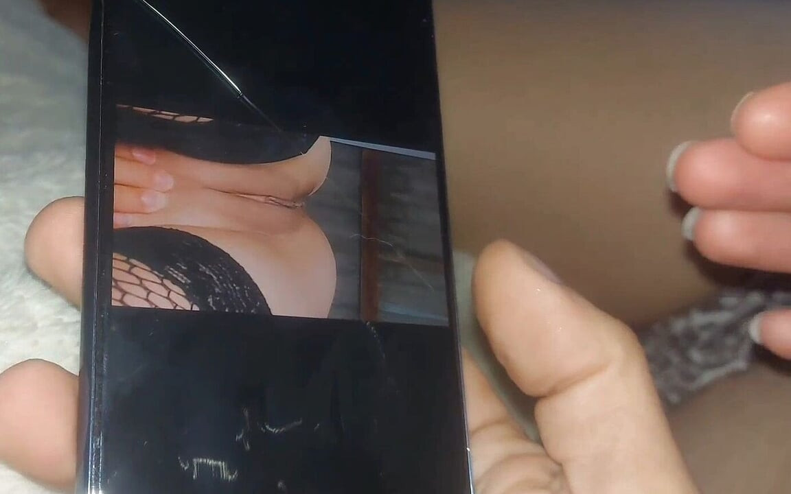 Evli kadın yatakta kocasına aldattığını itiraf ediyor ve patronuna çıplaklar gönderirken yakaladı