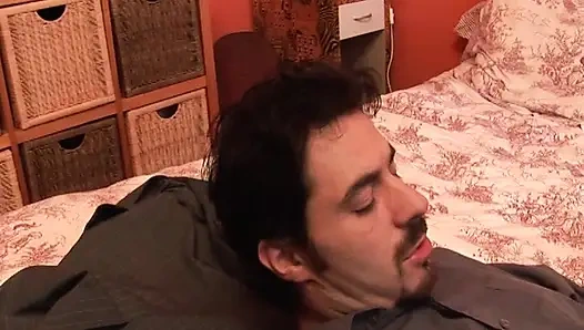 Çarpıcı Fransız hemşire sert anal sikişin tadını çıkarıyor