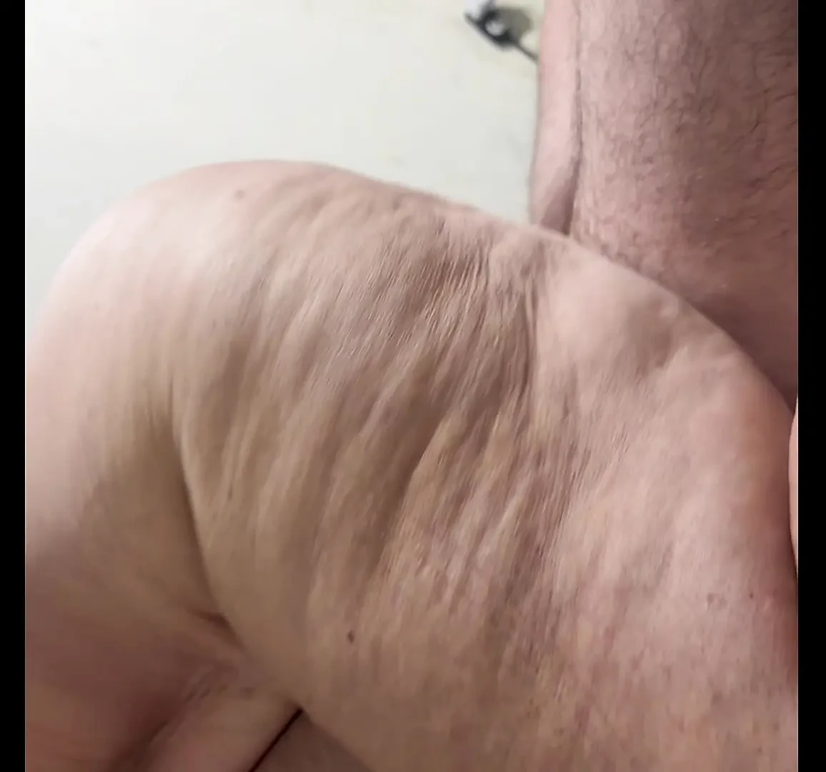 Stiefmoeder die een lul pijpt