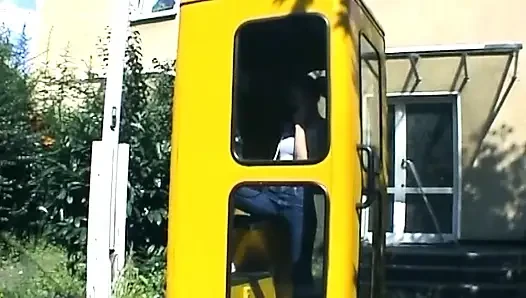 Halka açık sakso azdırma ve ıslak parmaklama patlaması