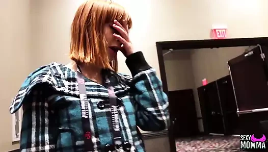 Alexa üvey annesinin bir porno yıldızı olduğunu öğreniyor!