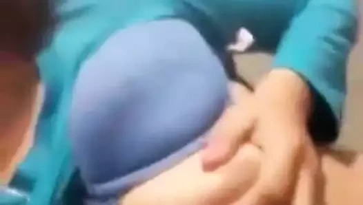 seksi göğüsler gösteri tarafından Asya