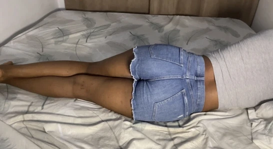 Tatlı üvey kız kardeş gece yarısı ücretsiz giriş yapıyor